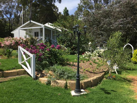 Applegate Lane Chalet - Redcliffe Tourism 4