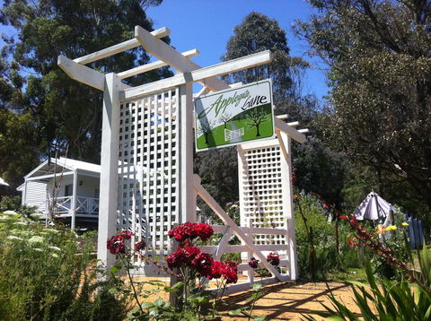Applegate Lane Chalet - Redcliffe Tourism 14