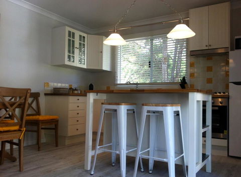 Applegate Lane Chalet - Redcliffe Tourism 13