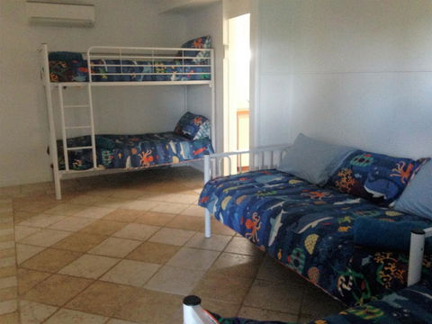 Lemon Tree Lodge - Redcliffe Tourism 8