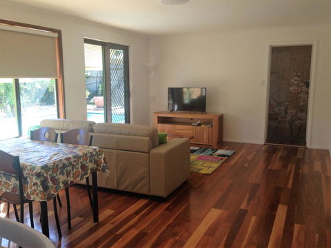 Lemon Tree Lodge - Redcliffe Tourism 0