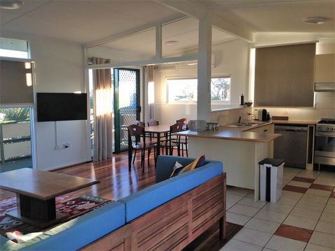 Lemon Tree Lodge - Redcliffe Tourism 13