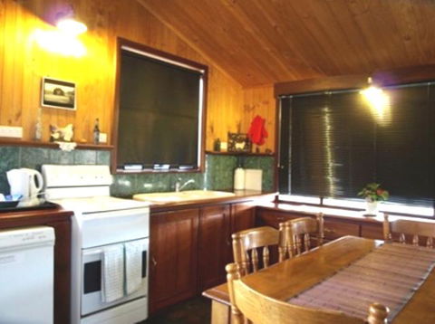 Pemberton Old Picture Theatre Holiday Apartments - Redcliffe Tourism 18