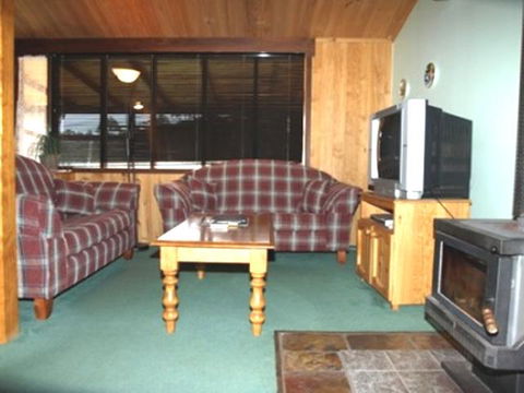 Pemberton Old Picture Theatre Holiday Apartments - Redcliffe Tourism 1