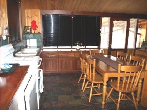 Pemberton Old Picture Theatre Holiday Apartments - Redcliffe Tourism 7