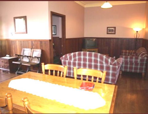 Pemberton Old Picture Theatre Holiday Apartments - Redcliffe Tourism 35