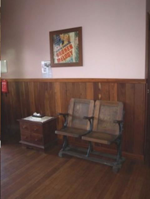 Pemberton Old Picture Theatre Holiday Apartments - Redcliffe Tourism 39