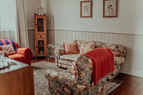 Bluebird Cottage - Redcliffe Tourism 10