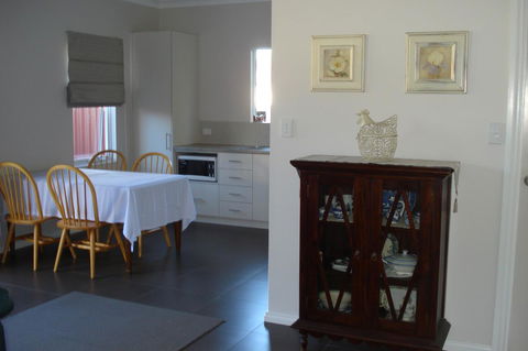 Bluebird Cottage - Redcliffe Tourism 19