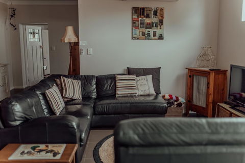 Bluebird Cottage - Redcliffe Tourism 17