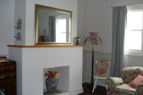 Bluebird Cottage - Redcliffe Tourism 8