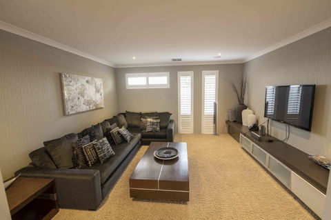 Magnificent Beach Retreat - Redcliffe Tourism 22