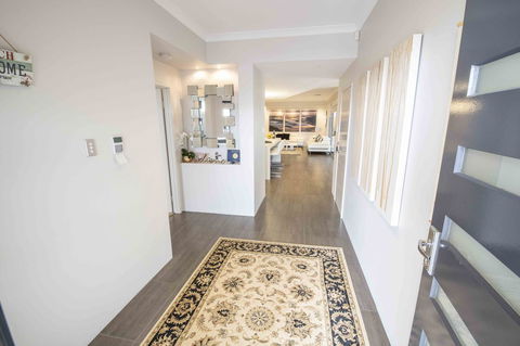 Magnificent Beach Retreat - Redcliffe Tourism 5
