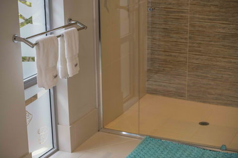 Magnificent Beach Retreat - Redcliffe Tourism 12