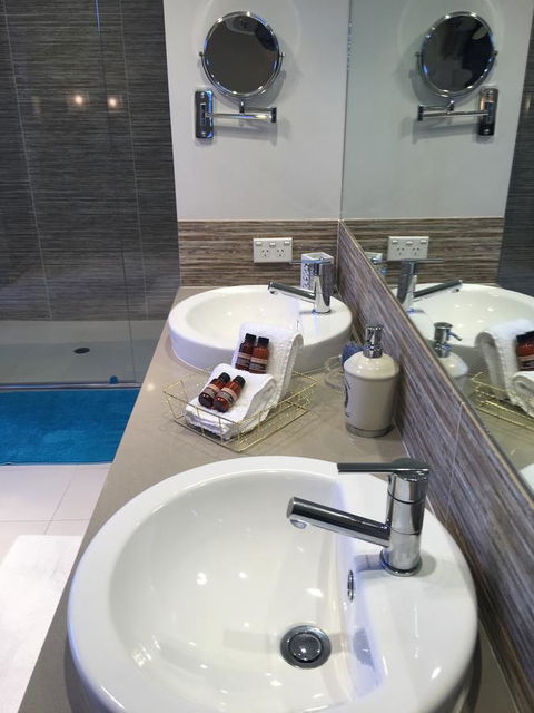 Magnificent Beach Retreat - Redcliffe Tourism 39
