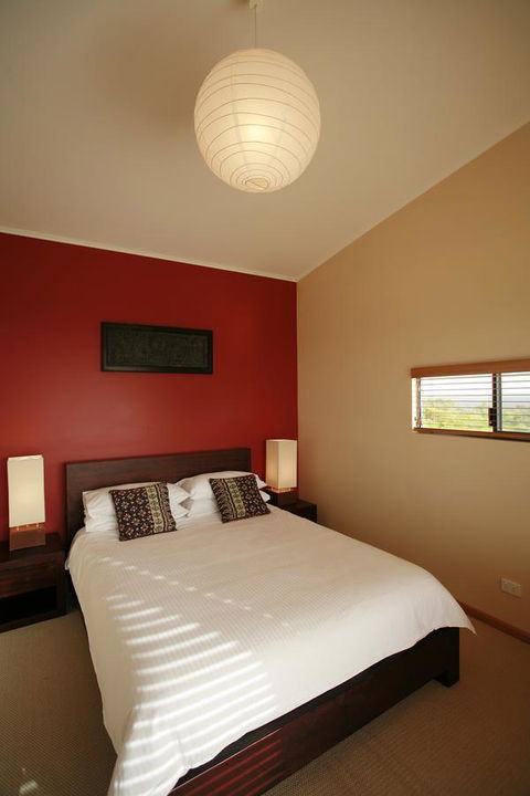 Redgate Beach Escape - Redcliffe Tourism 5