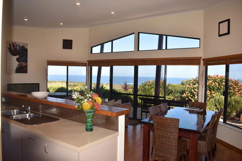 Redgate Beach Escape - Redcliffe Tourism 2