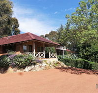 Eleebana Guest House - Redcliffe Tourism