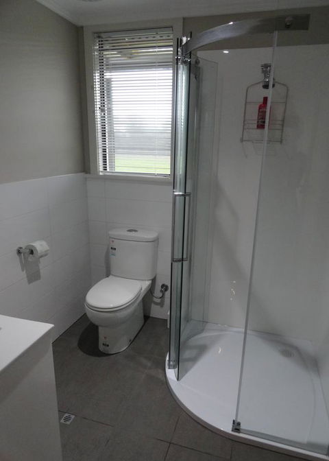 Windfall Estate Vineyard Cottage - Redcliffe Tourism 7