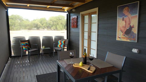 Windfall Estate Vineyard Cottage - Redcliffe Tourism 4