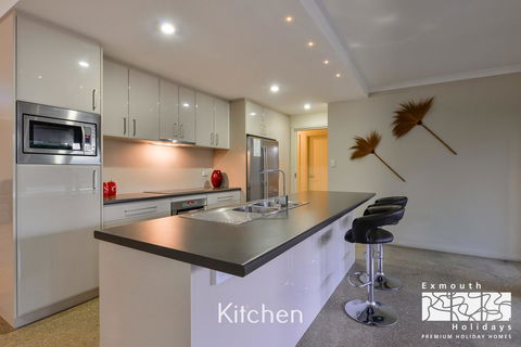 13 Learmonth Street - Close To Town Centre - Redcliffe Tourism 3