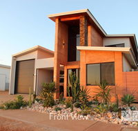 31 Inggarda Lane - Spectacular Views with a Private Jetty and Wi-Fi - Redcliffe Tourism