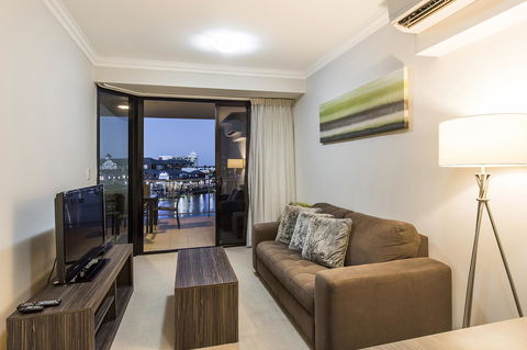 Dolphin Quay Apartments - Redcliffe Tourism 20