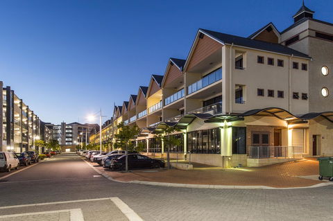 Dolphin Quay Apartments - Redcliffe Tourism 18