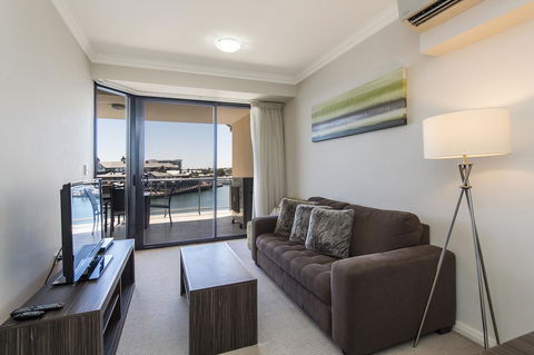 Dolphin Quay Apartments - Redcliffe Tourism 32