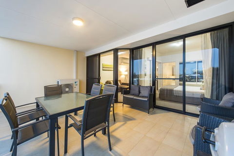 Dolphin Quay Apartments - Redcliffe Tourism 38