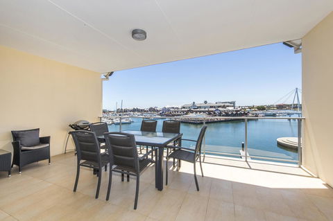 Dolphin Quay Apartments - Redcliffe Tourism 17