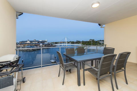 Dolphin Quay Apartments - Redcliffe Tourism 23