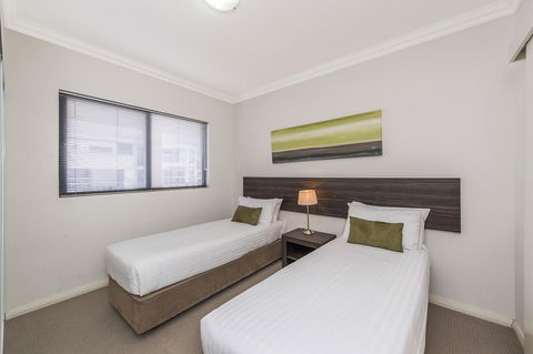 Dolphin Quay Apartments - Redcliffe Tourism 39