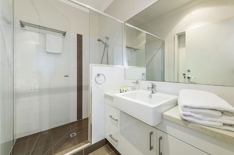 Dolphin Quay Apartments - Redcliffe Tourism 42