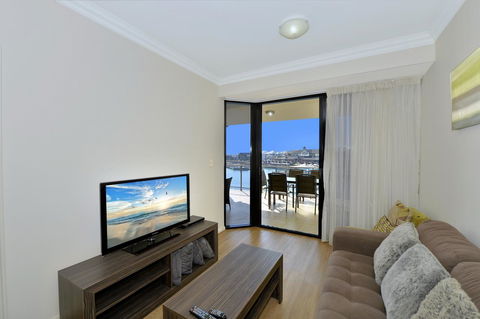 Dolphin Quay Apartments - Redcliffe Tourism 2