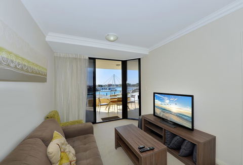 Dolphin Quay Apartments - Redcliffe Tourism 10