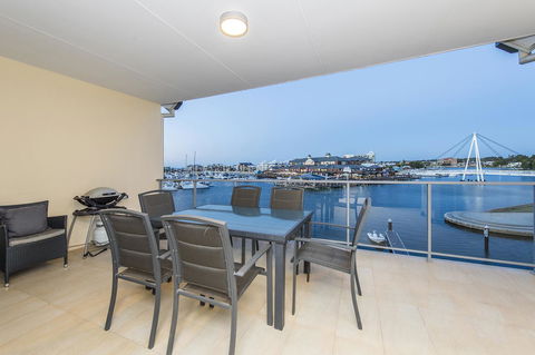 Dolphin Quay Apartments - Redcliffe Tourism 22