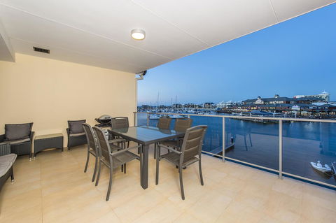 Dolphin Quay Apartments - Redcliffe Tourism 21