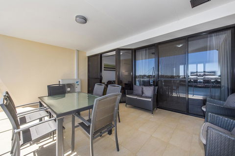 Dolphin Quay Apartments - Redcliffe Tourism 26