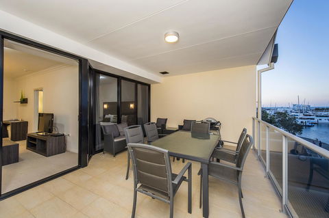 Dolphin Quay Apartments - Redcliffe Tourism 24