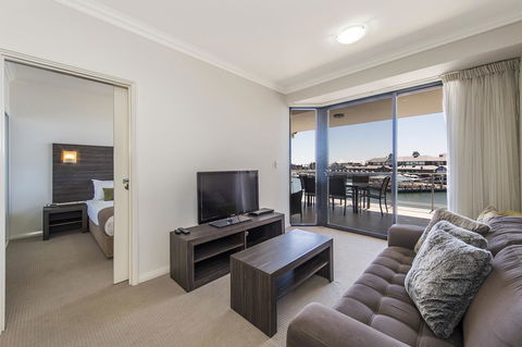 Dolphin Quay Apartments - Redcliffe Tourism 31