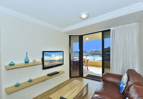 Dolphin Quay Apartments - Redcliffe Tourism 11