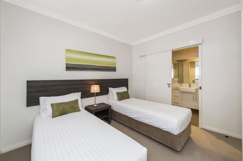 Dolphin Quay Apartments - Redcliffe Tourism 44