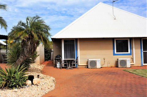 Osprey Holiday Village Unit 213 1 Bedroom - Redcliffe Tourism 1