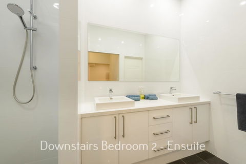 32 Corella Court - Redcliffe Tourism 9