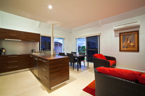 Osprey Holiday Village Unit 103 2 Bedroom - Redcliffe Tourism 4