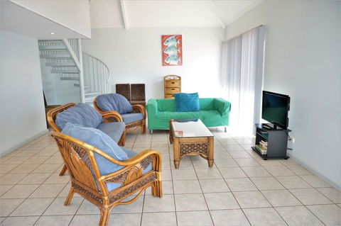 Osprey Holiday Village Unit 120 - Plenty Of Room For A Large Family - Redcliffe Tourism 3