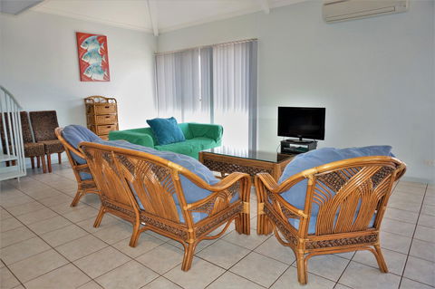 Osprey Holiday Village Unit 120 - Plenty Of Room For A Large Family - Redcliffe Tourism 2