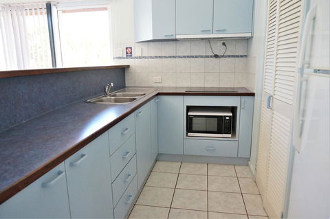Osprey Holiday Village Unit 120 - Plenty Of Room For A Large Family - Redcliffe Tourism 6