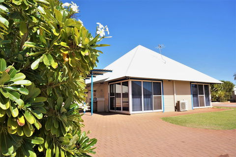 Osprey Holiday Village Unit 120 - Plenty Of Room For A Large Family - Redcliffe Tourism 18